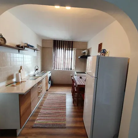Apartment Iulia 4 *