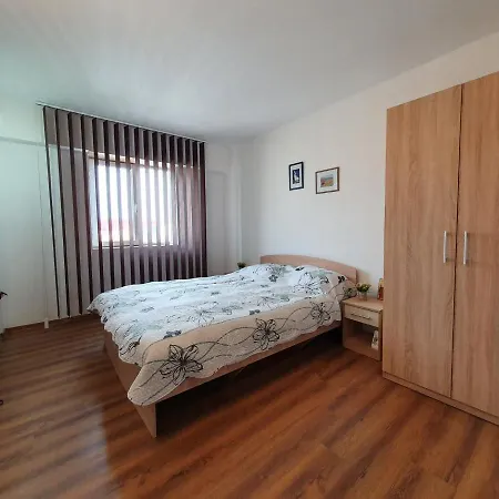 Iulia 4